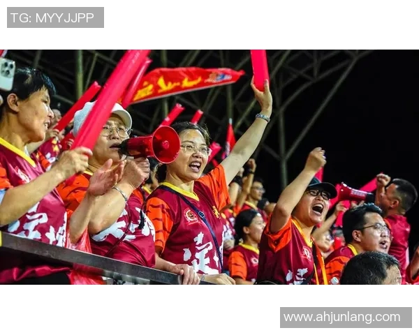 足球巨星真情互动凝聚力量 球迷热情点燃绿茵场无限激情