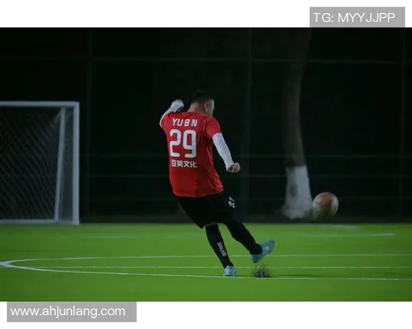 足球球星训练精华集锦全方位展示顶级技艺与激情瞬间