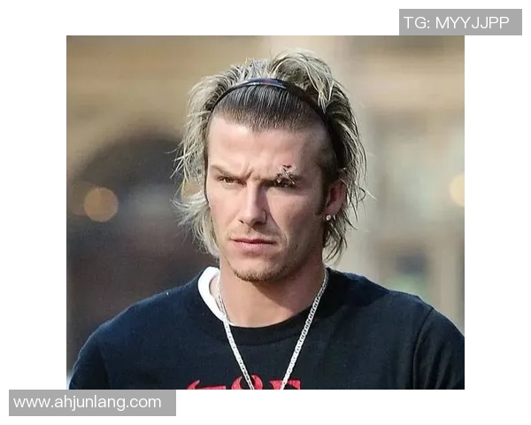 全球足球传奇云集，球场巨星汇聚一堂共谱荣耀新篇