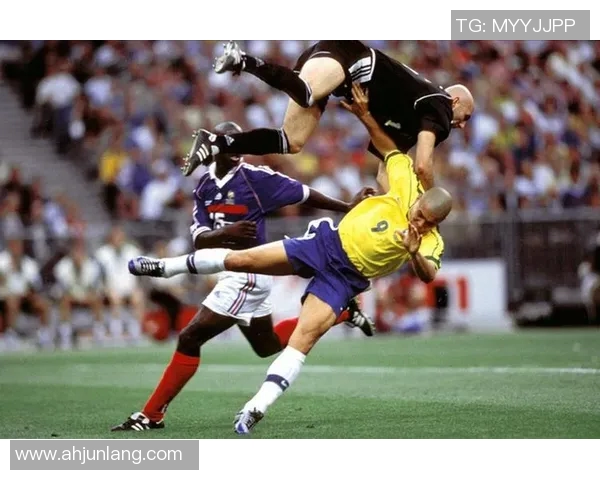 90年代足球传奇球星风采回顾展 窥探黄金时代的荣耀与激情