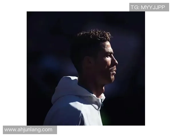 足球巨星缩小头像集锦展示球场传奇风采与个性魅力 足球巨星缩小头像集锦展示球场传奇风采与个性魅力